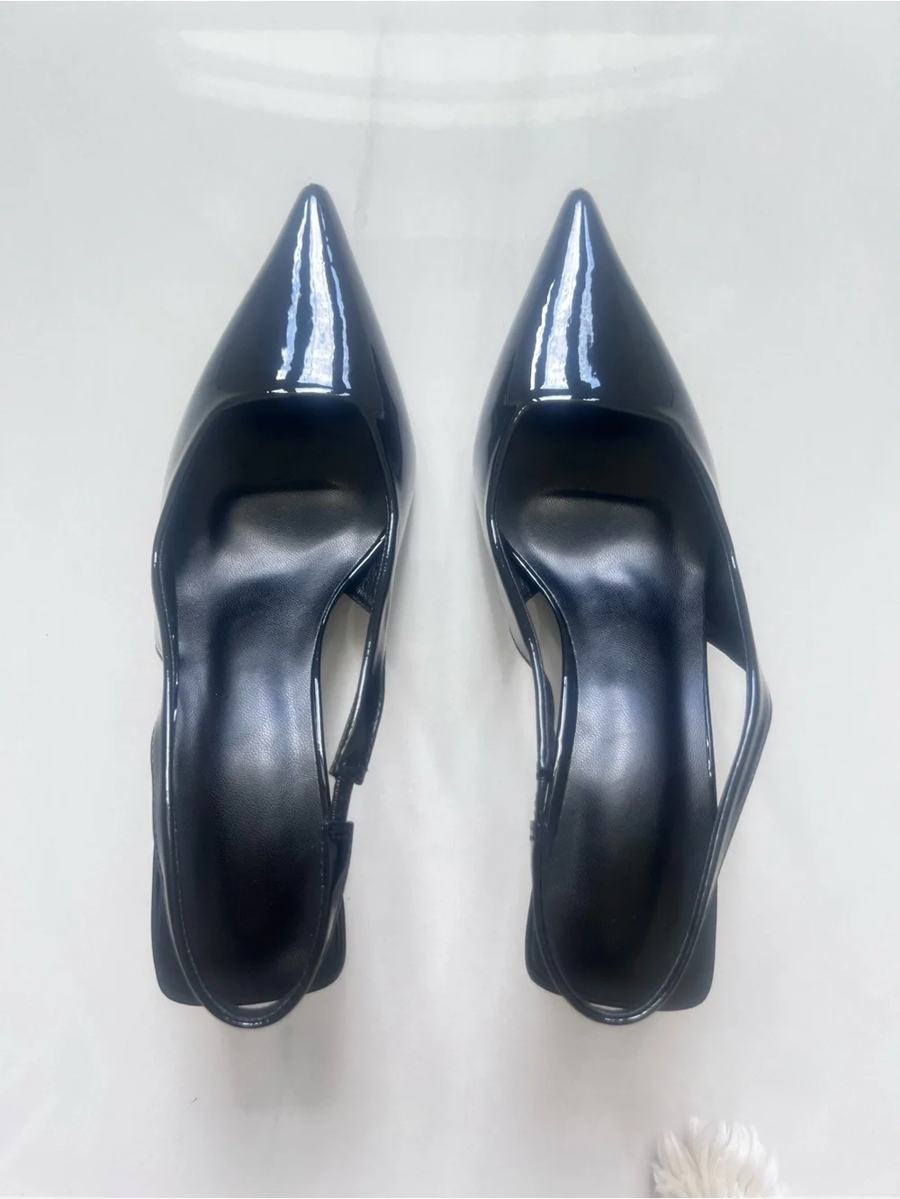 NWT Black patent slingback kitten heels with a pointed-toe silhouette Size 38
